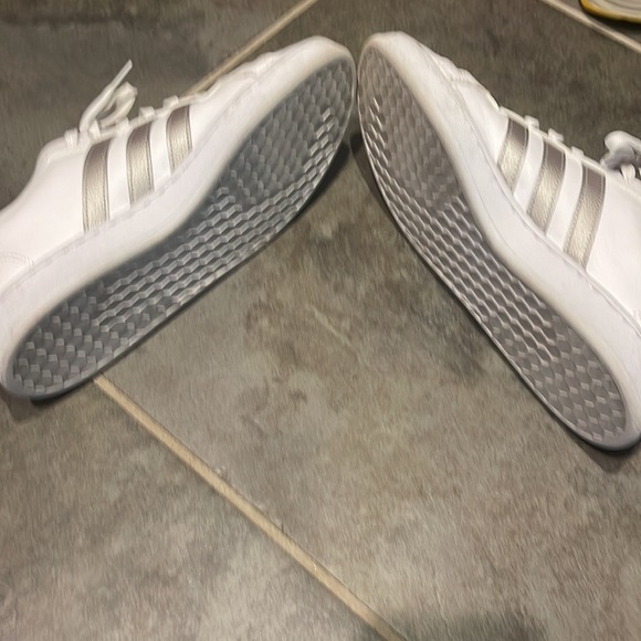 Adidas tennis shoes - Picture 4 of 5